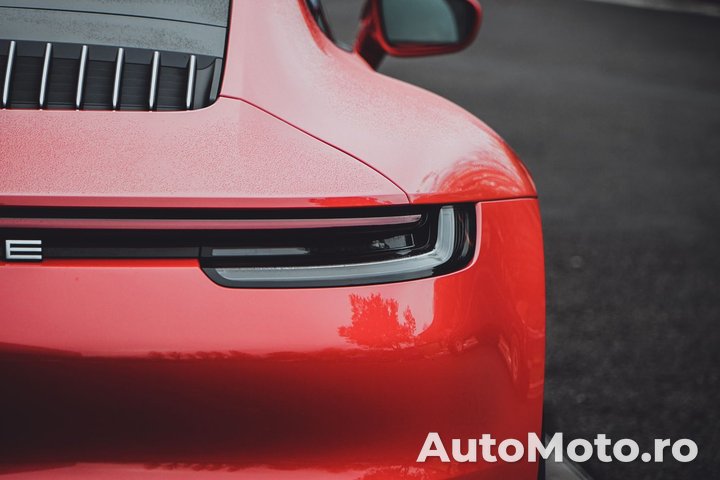 Porsche 911 Carrera (992)