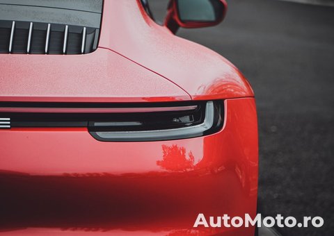 Porsche 911 Carrera (992)